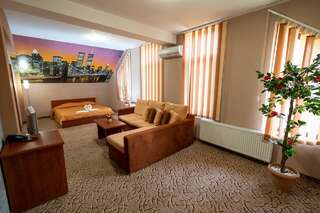 Отель Bryasta Hotel & Restaurant Велико-Тырново Люкс с 2 спальнями-1