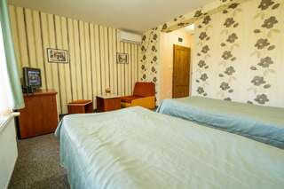 Отель Bryasta Hotel & Restaurant Велико-Тырново Двухместный номер с 1 кроватью или 2 отдельными кроватями - Специальное предложение-1